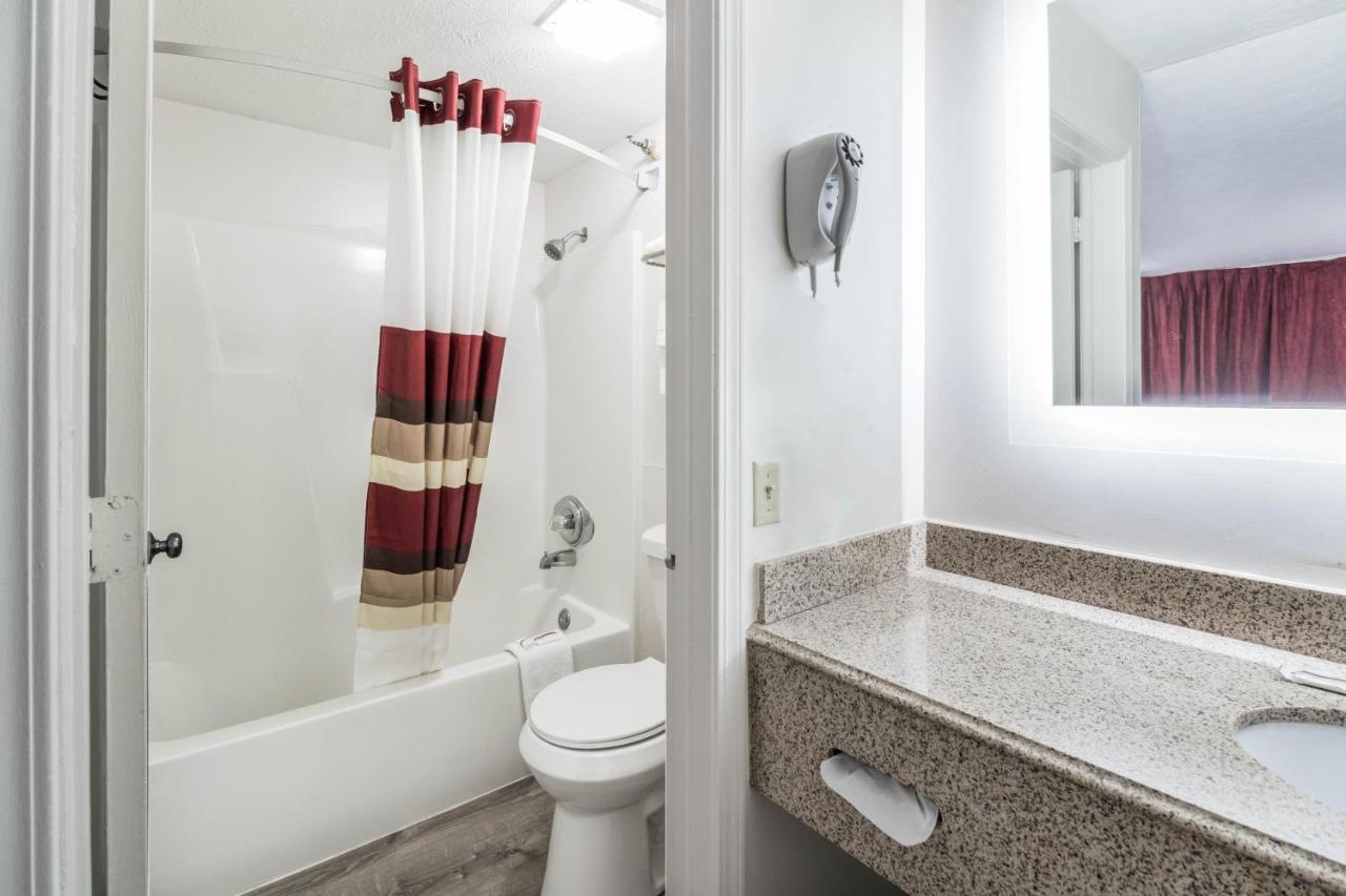 Red Roof Inn Cadiz Εξωτερικό φωτογραφία