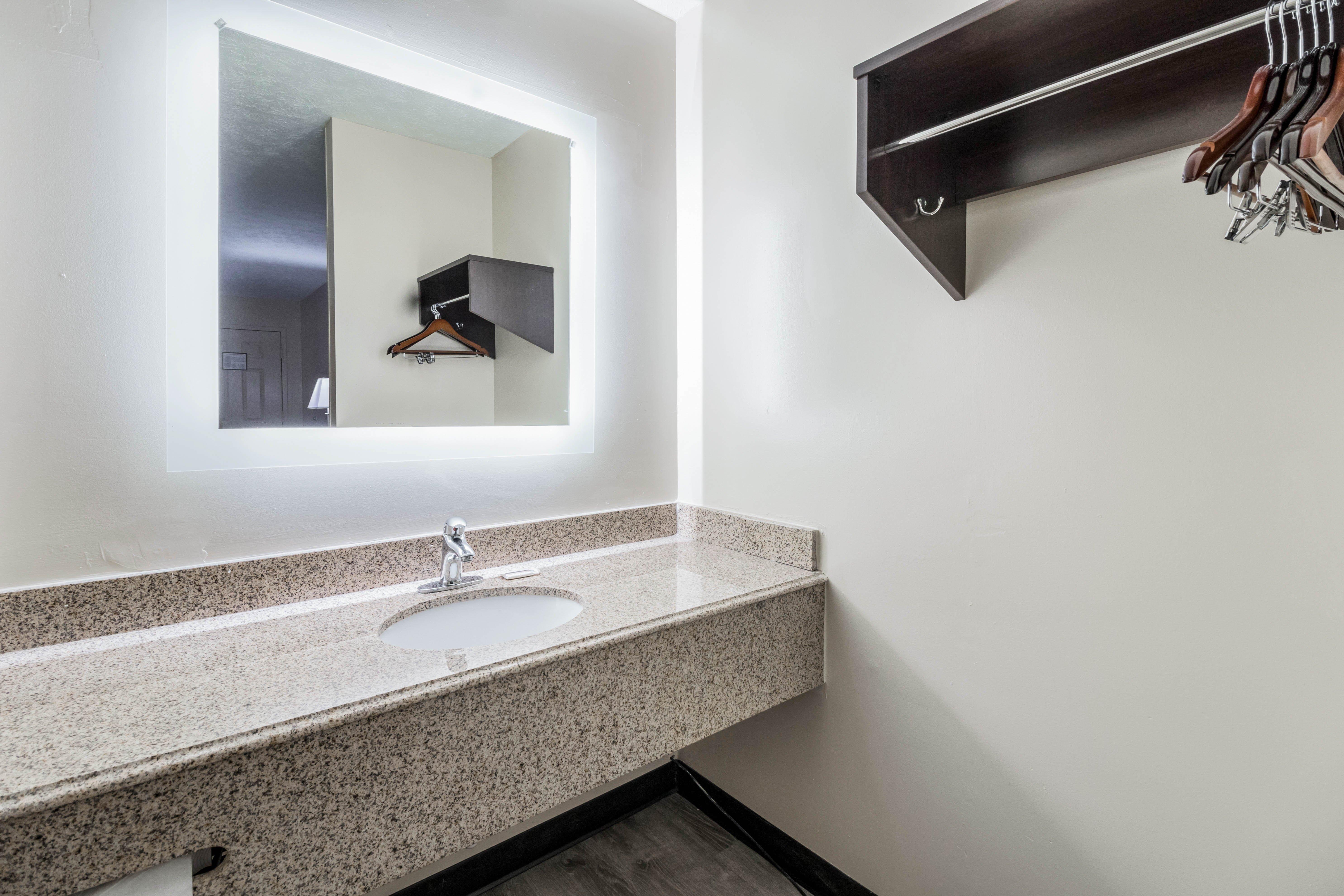 Red Roof Inn Cadiz Εξωτερικό φωτογραφία