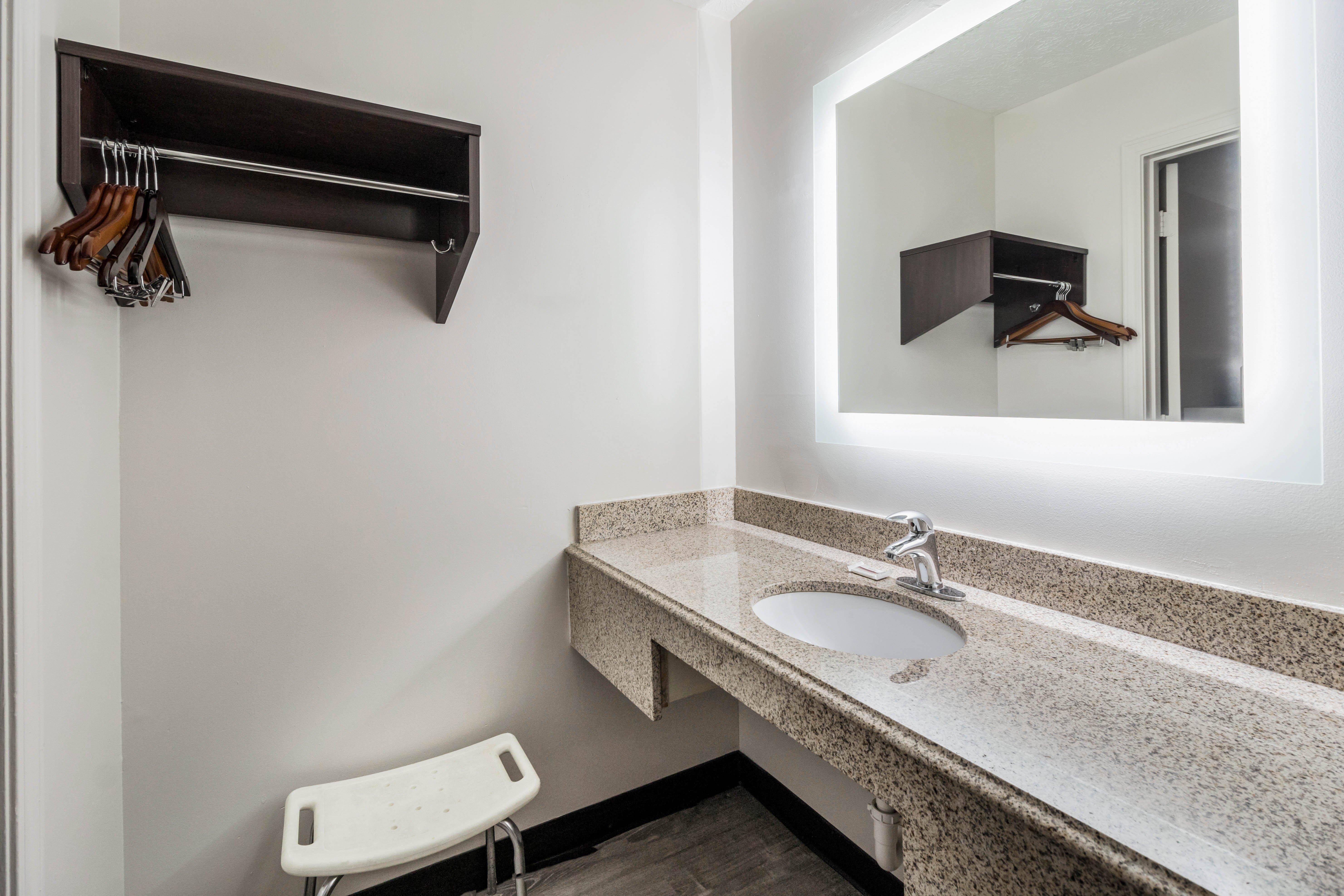 Red Roof Inn Cadiz Εξωτερικό φωτογραφία